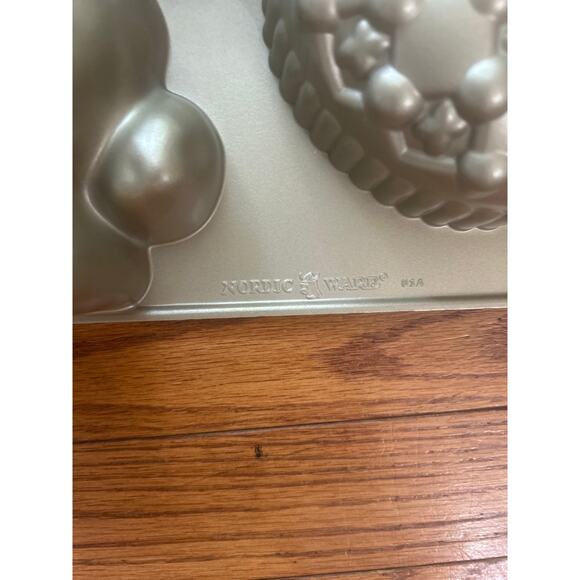 Williams Sonoma Nordic Ware Bunny Cake Pan 3D Easter Egg Bunny Rabbit NEW w/ding - Picture 3 of 5